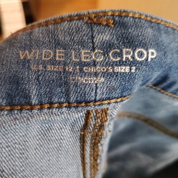 Chicos Jeans Women’s Size 2 US 12 Blue Wide Leg Crop Button Fly Frayed Hem - Picture 3 of 13